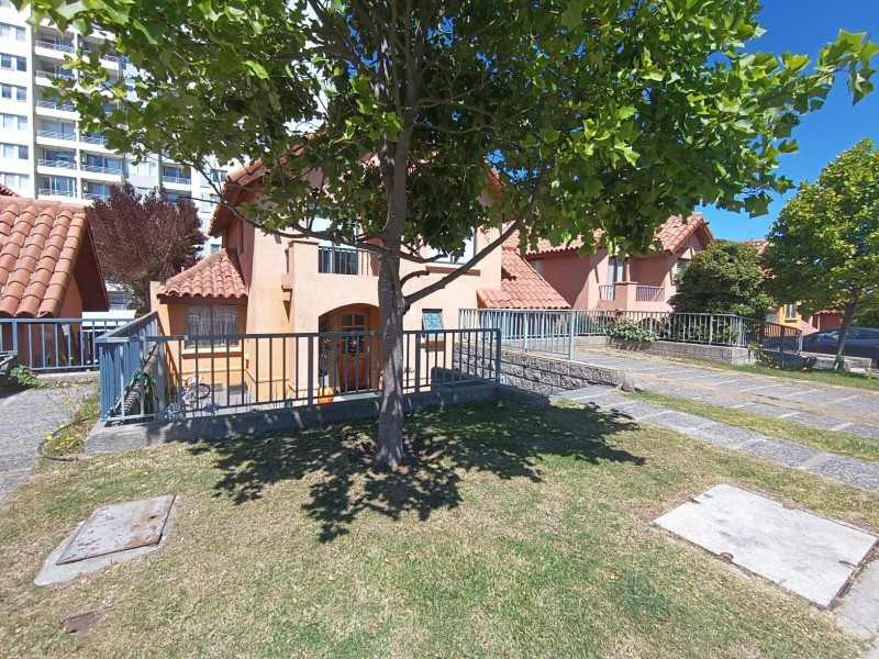 Se Vende Casa, 4H, 3B, 2E, Condominio Altos, Viña del Mar