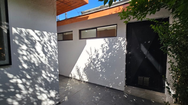 Amplia Casa en Venta en Av. Principal en Isla de Maipo