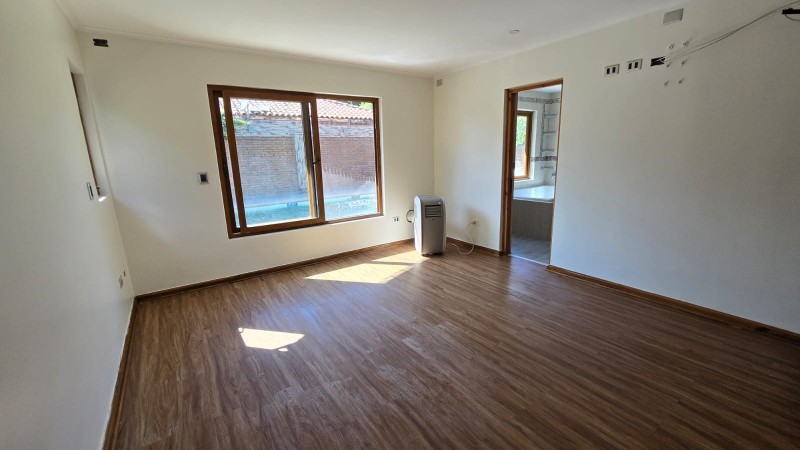 Amplia Casa en Venta en Av. Principal en Isla de Maipo