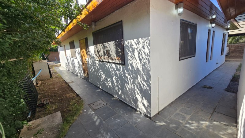 Amplia Casa en Venta en Av. Principal en Isla de Maipo