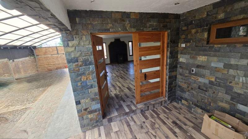 Amplia Casa en Venta en Av. Principal en Isla de Maipo