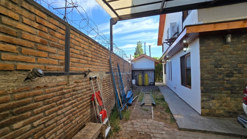Amplia Casa en Venta en Av. Principal en Isla de Maipo