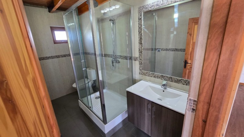 Amplia Casa en Venta en Av. Principal en Isla de Maipo