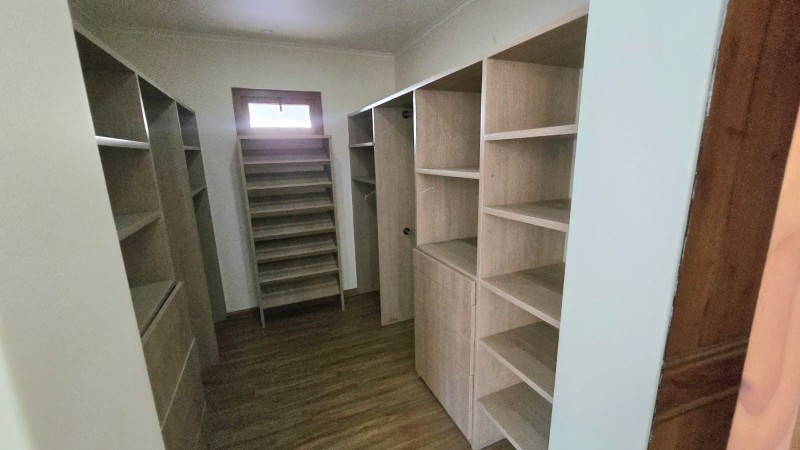 Amplia Casa en Venta en Av. Principal en Isla de Maipo