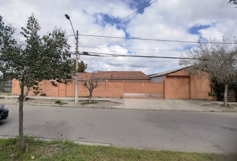 Propiedad Con Casa Centro de la Comuna de Talagante