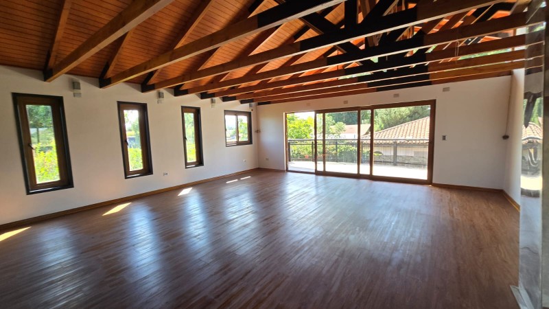 Amplia Casa en Venta en Av. Principal en Isla de Maipo