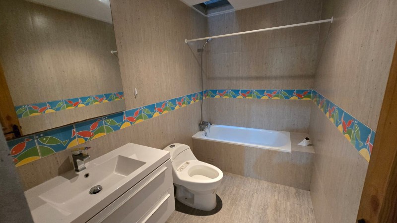 Amplia Casa en Venta en Av. Principal en Isla de Maipo