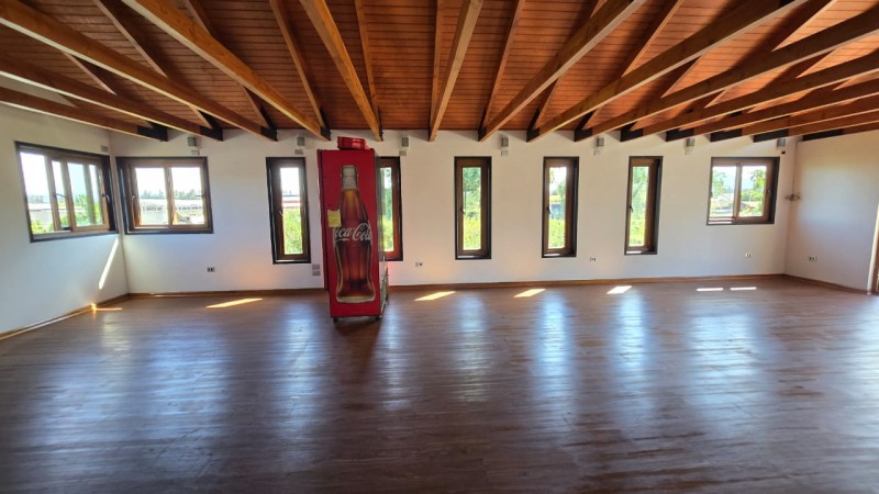Amplia Casa en Venta en Av. Principal en Isla de Maipo