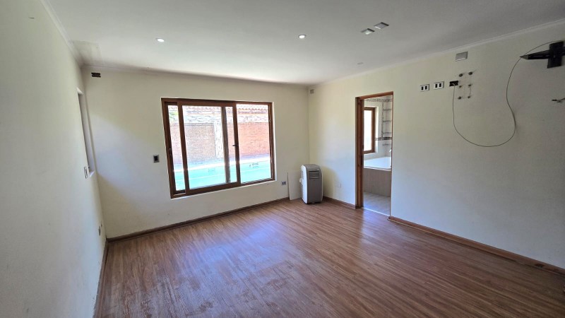 Amplia Casa en Venta en Av. Principal en Isla de Maipo