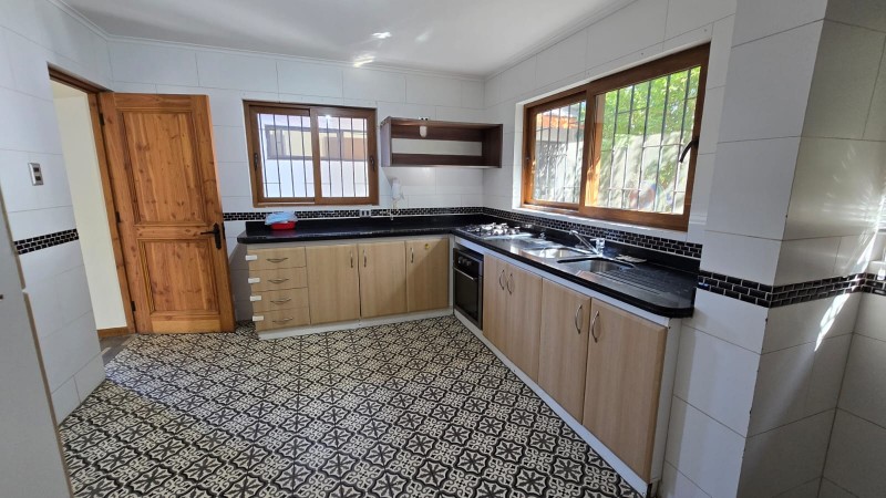 Amplia Casa en Venta en Av. Principal en Isla de Maipo
