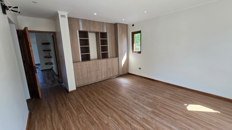 Amplia Casa en Venta en Av. Principal en Isla de Maipo