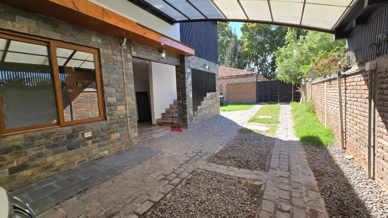 Amplia Casa en Venta en Av. Principal en Isla de Maipo