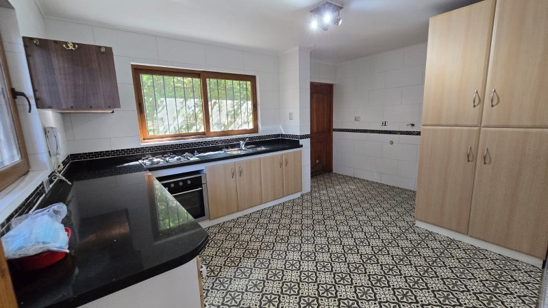 Amplia Casa en Venta en Av. Principal en Isla de Maipo