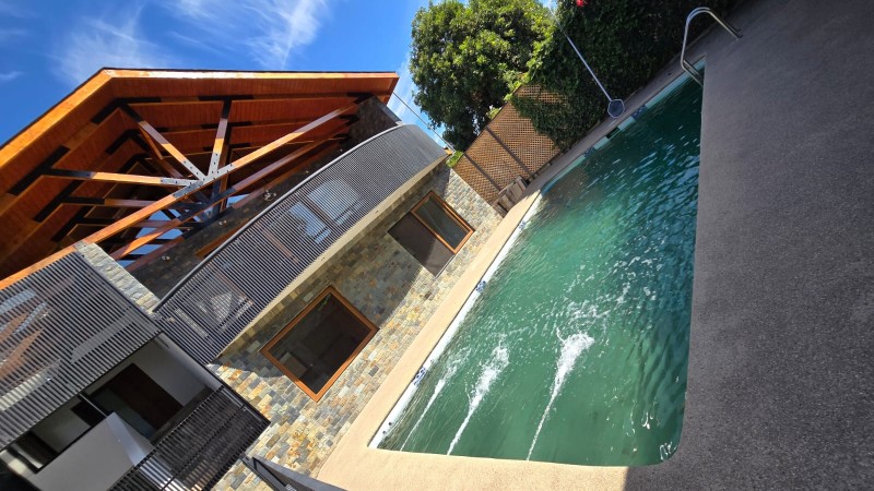 Amplia Casa en Venta en Av. Principal en Isla de Maipo