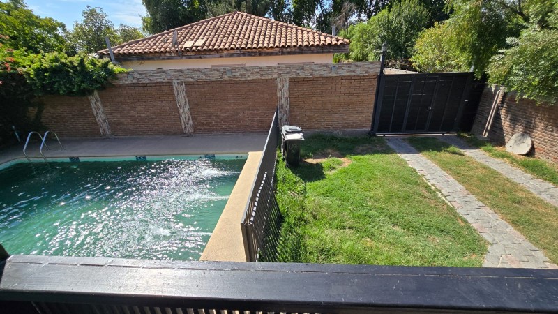 Amplia Casa en Venta en Av. Principal en Isla de Maipo