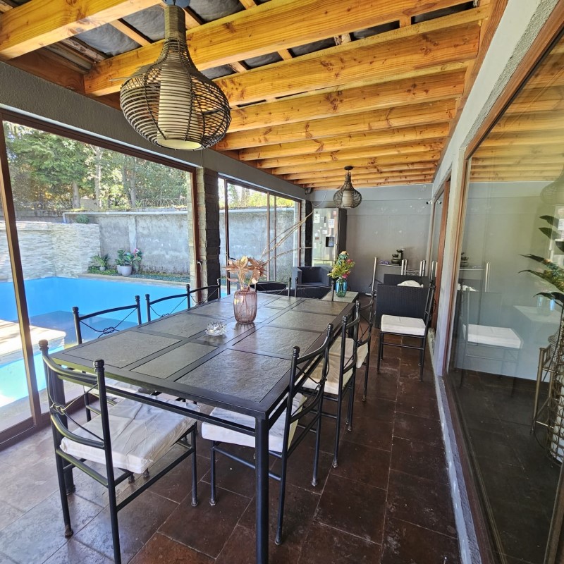 Vendemos Casa de 2 Pisos Estilo Mediterraneo