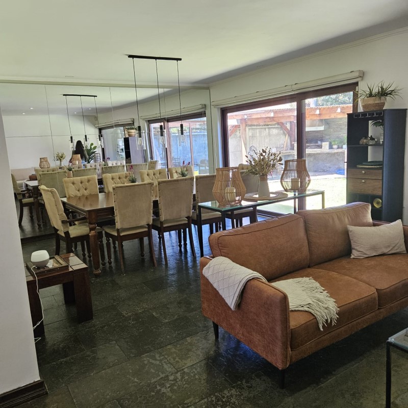 Vendemos Casa de 2 Pisos Estilo Mediterraneo