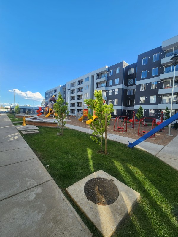 Arrienda Departamento Nuevo en Condominio Central Lantaño