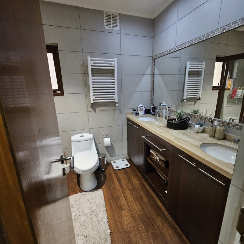 Vendemos Casa de 2 Pisos Estilo Mediterraneo