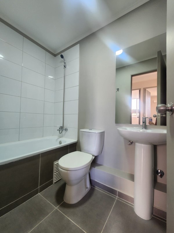 Arrienda Departamento Nuevo en Condominio Central Lantaño