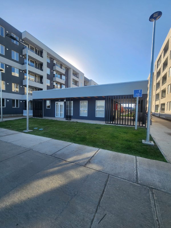 Arrienda Departamento Nuevo en Condominio Central Lantaño