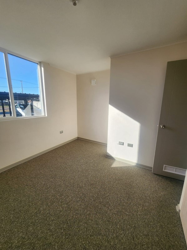 Arrienda Departamento Nuevo en Condominio Central Lantaño