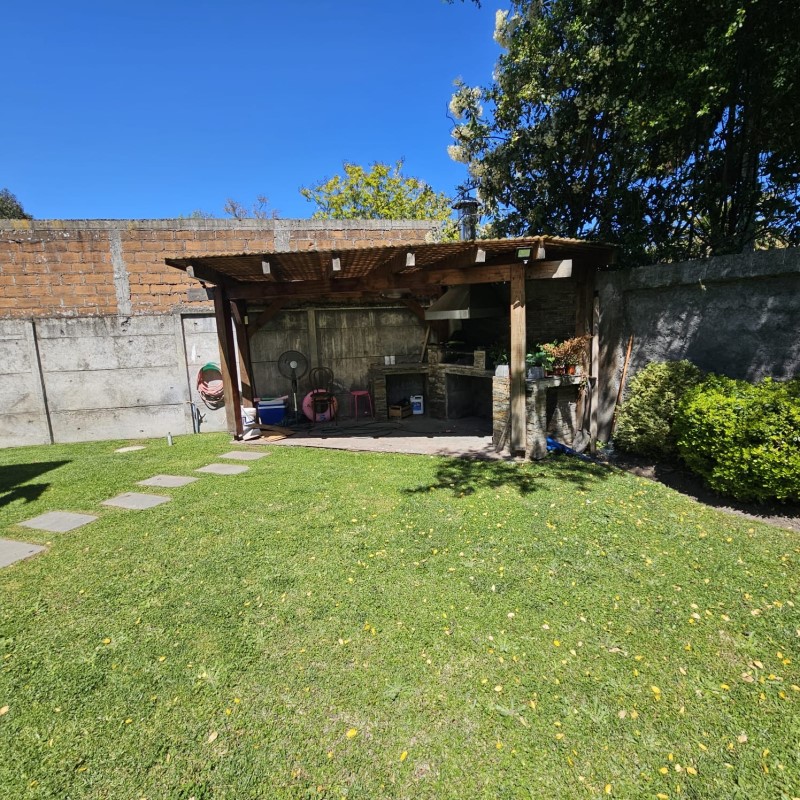 Vendemos Casa de 2 Pisos Estilo Mediterraneo