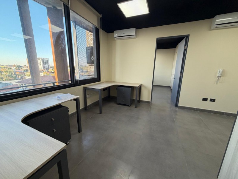 Arriendo Oficina Equipada en Edificio Urbano 18S