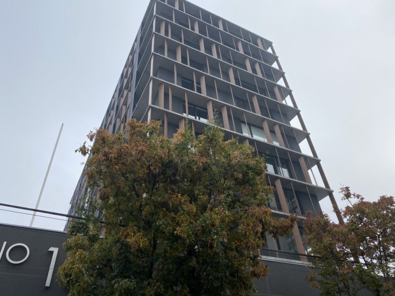 Arriendo Oficina Equipada en Edificio Urbano 18S