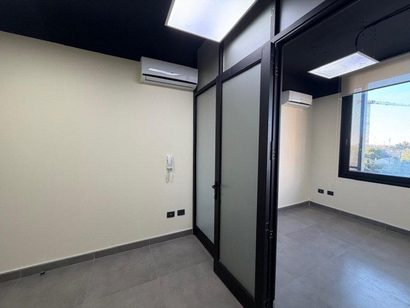 Arriendo Oficina Equipada en Edificio Urbano 18S