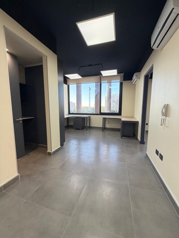 Arriendo Oficina Equipada en Edificio Urbano 18S