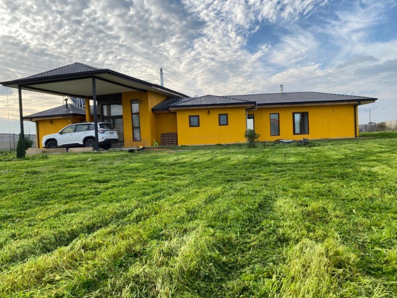 Vende Casa en Loteo Laurel de Oro, Camino A Coihueco 7,5Km