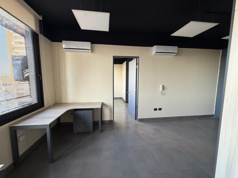 Arriendo Oficina Equipada en Edificio Urbano 18S