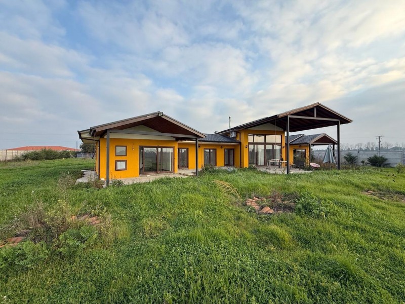 Vende Casa en Loteo Laurel de Oro, Camino A Coihueco 7,5Km