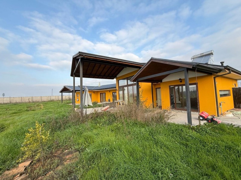 Vende Casa en Loteo Laurel de Oro, Camino A Coihueco 7,5Km