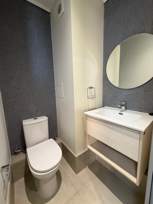 Arriendo Oficina Equipada en Edificio Urbano 18S