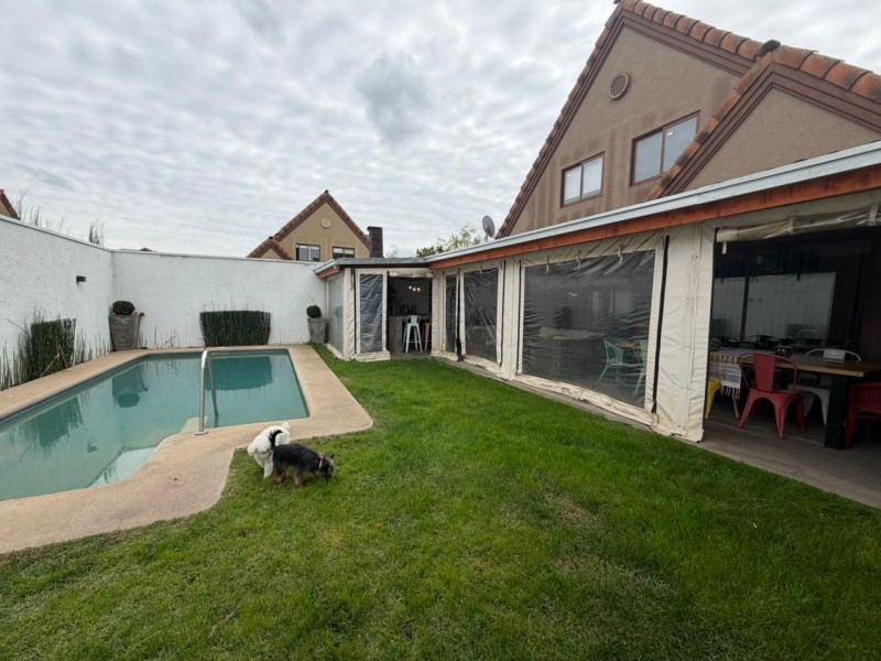 Venta Casa 5 Dormitorios en Quilamapu Con Piscina y Quincho