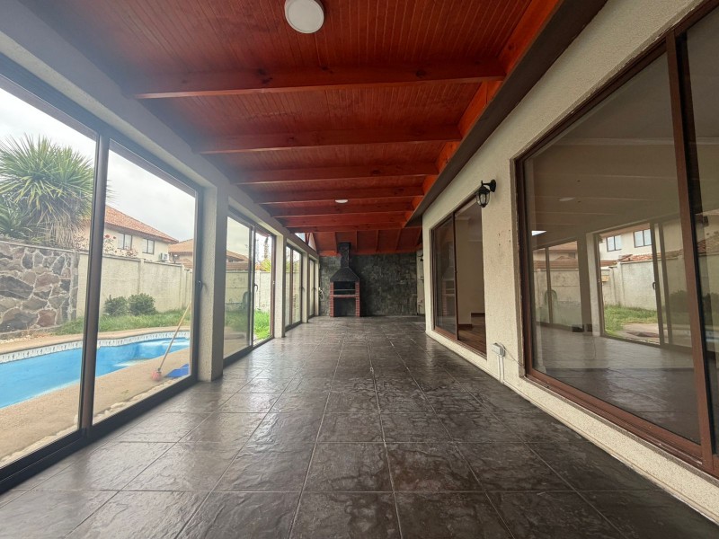 1. Se Vende Casa Con Piscina y Quincho en Quilamapu