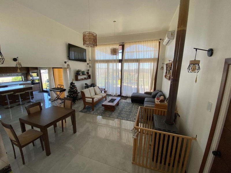 Vende Casa en Loteo Laurel de Oro, Camino A Coihueco 7,5Km