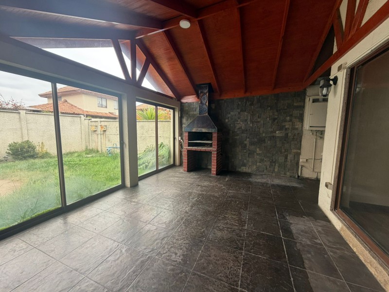 1. Se Vende Casa Con Piscina y Quincho en Quilamapu