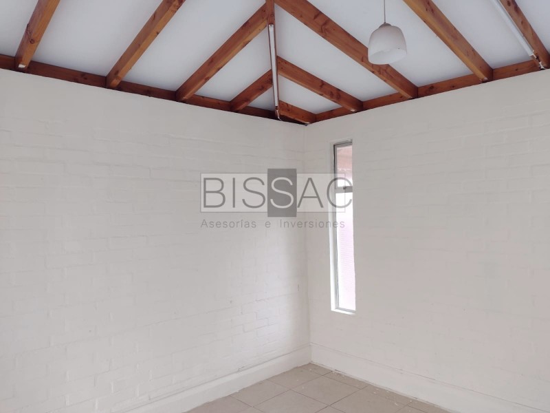 Arriendo Hermosa Casa 2 Pisos. Microbarrio Seguro.