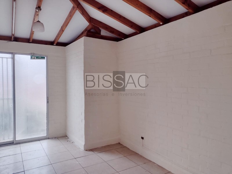 Arriendo Hermosa Casa 2 Pisos. Microbarrio Seguro.