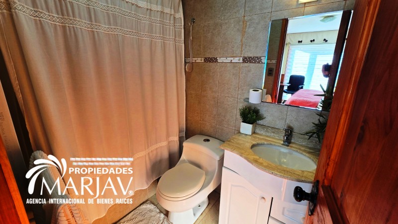 Casa de Arquitectura Única en Lomas de Villarrica