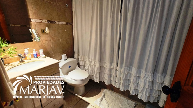 Casa de Arquitectura Única en Lomas de Villarrica