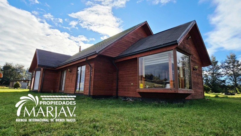 Casa de Arquitectura Única en Lomas de Villarrica