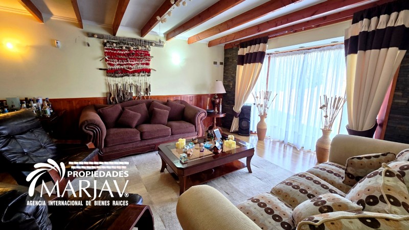 Casa de Arquitectura Única en Lomas de Villarrica