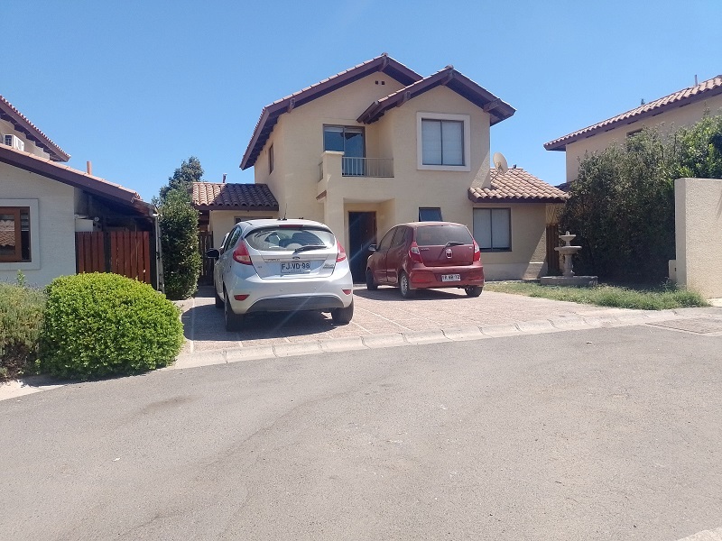 Fotografía de Elegante Casa 2 Pisos 4 Dormitorios 3 Baños, Servicios.