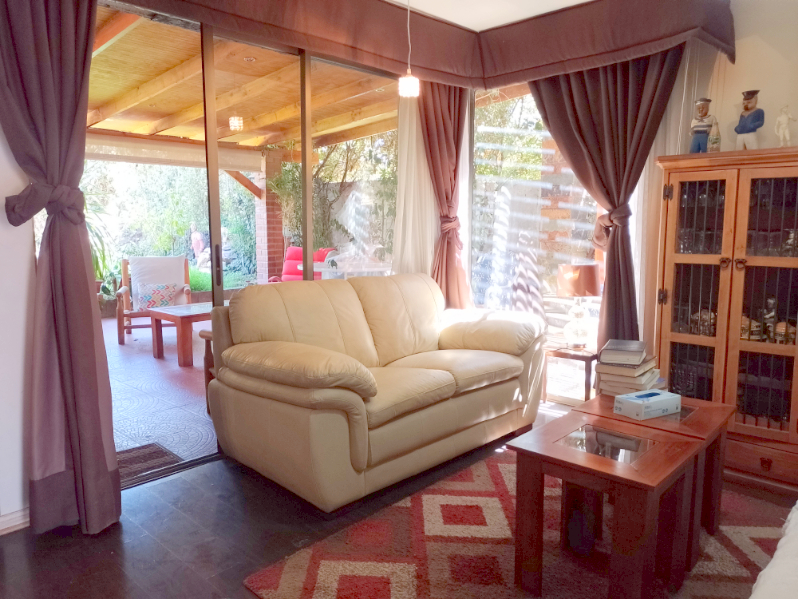 Elegante Casa 2 Pisos 4 Dormitorios 3 Baños, Servicios.