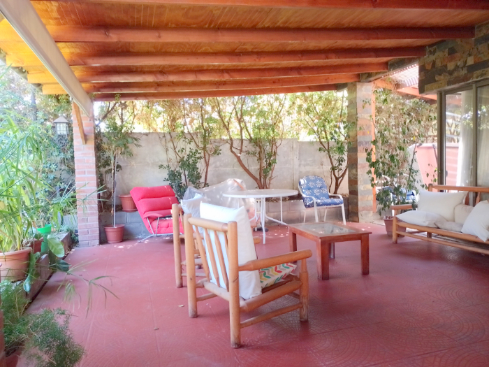 Elegante Casa 2 Pisos 4 Dormitorios 3 Baños, Servicios.