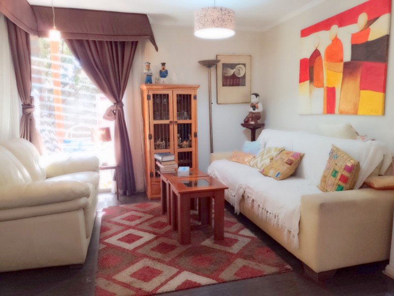 Elegante Casa 2 Pisos 4 Dormitorios 3 Baños, Servicios.